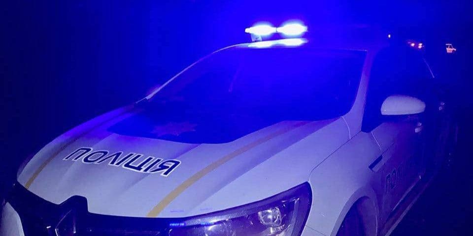 Поліційна автівка з увімкненими маячками. Фото: Патрульна поліція Краматорська та Слов'янська