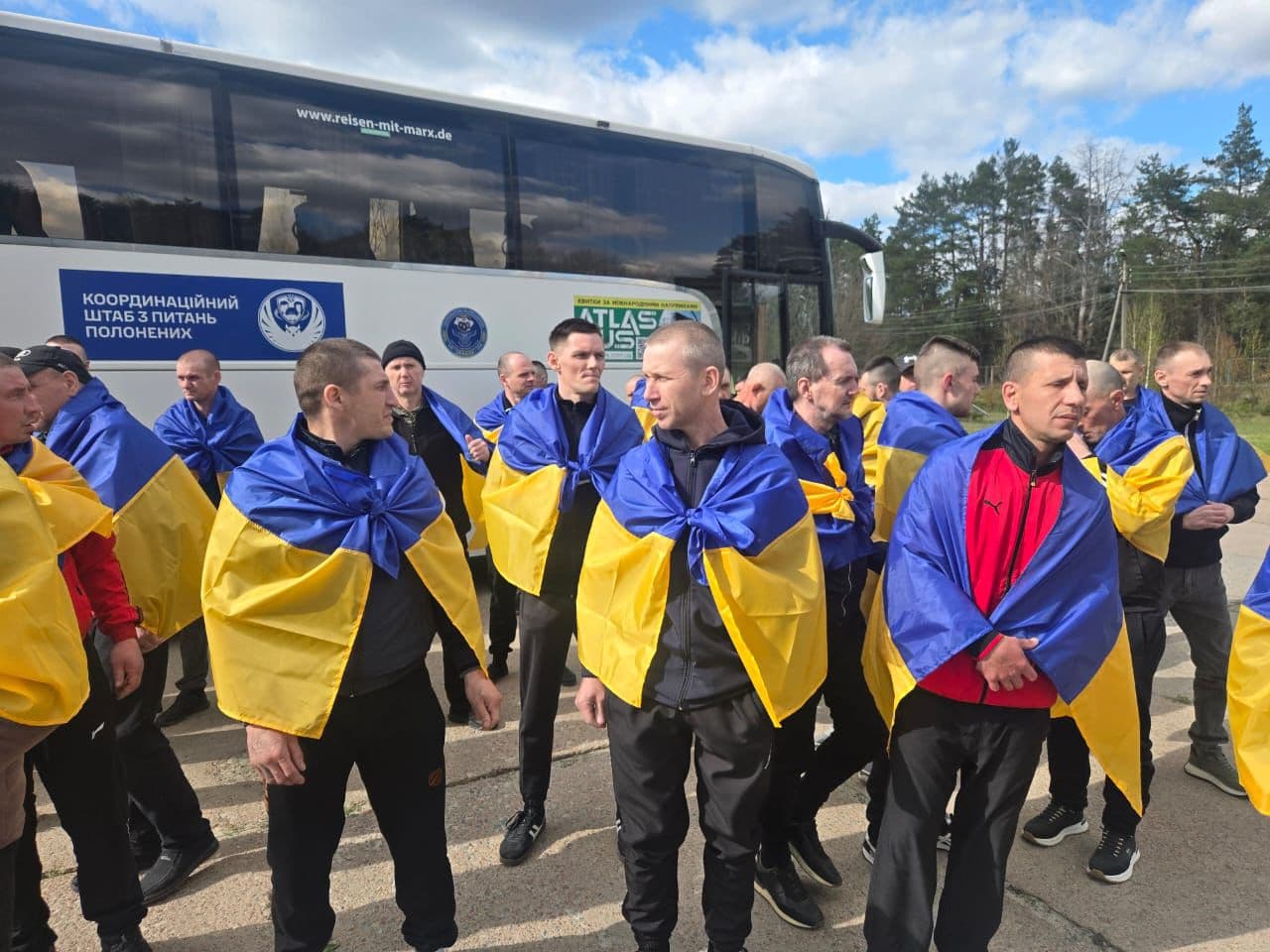 193 українські воїни повертаються додому в межах обміну, 24 квітня 2026 року. Фото: Telegram/Володимир Зеленський