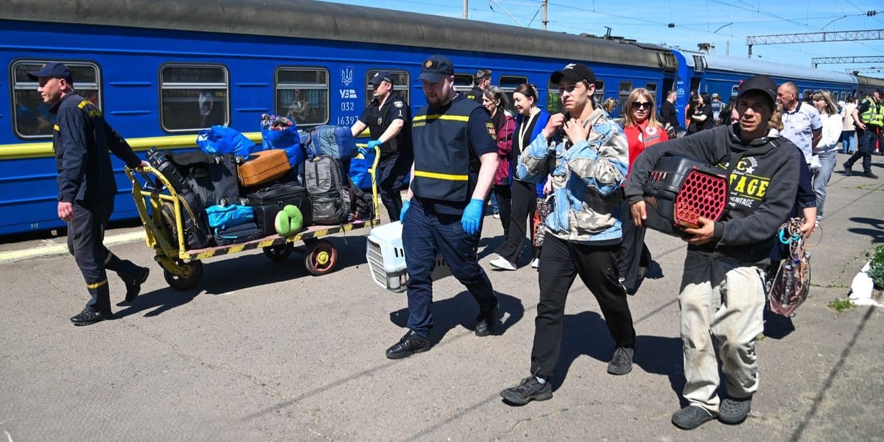 На Рівненщину прибули ще 27 жителів Донеччини. Фото: ДСНС Рівненщини