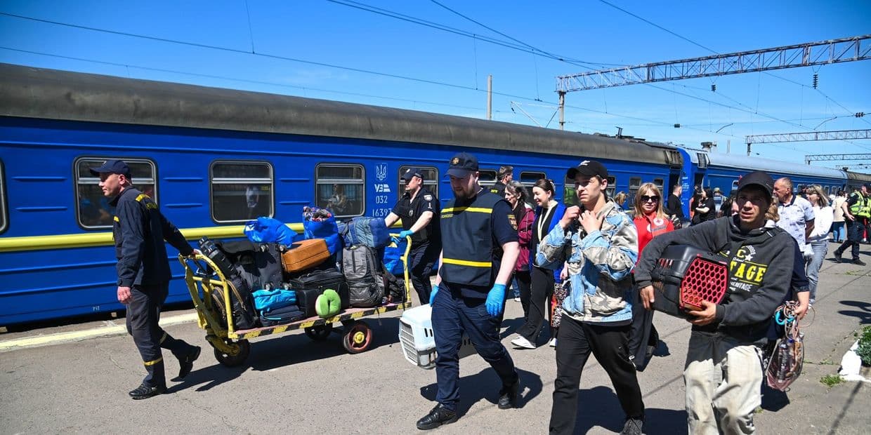 Евакуйовані з Донеччини. Фото: ДСНС Рівненщини