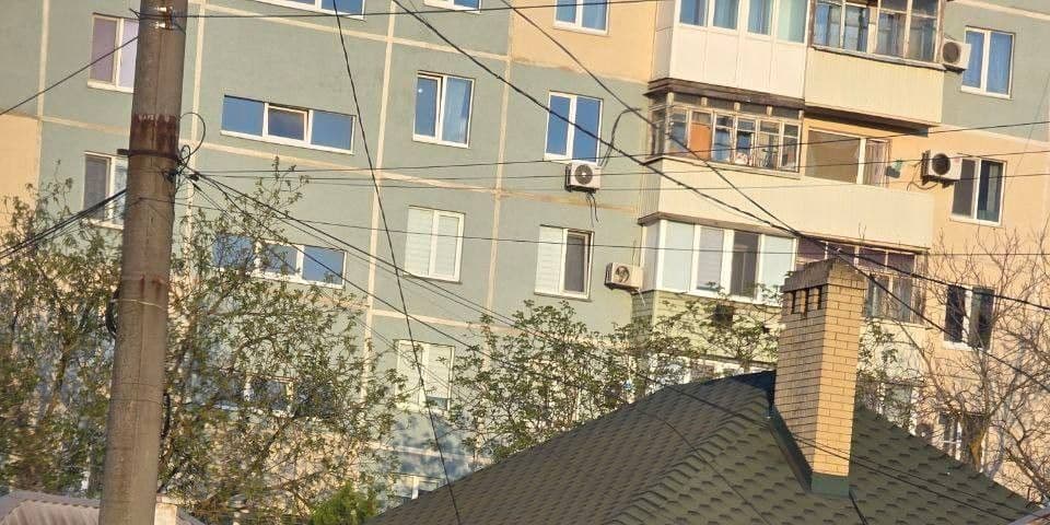 Будинок в окупованому Маріуполі, травень 2026 рік. Фото з відкритих джерел