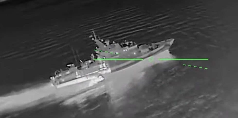 У СБС показали, як вдарили по російському сторожовому кораблю та трансформаторам і цистернам (відео)