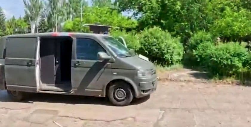 У поліції показали, як під атаками ворожих дронів парамедики рятували постраждалого з Дружківки (відео)