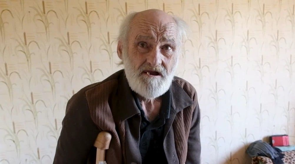 Попри щоденне нищення рашистами Миколаївки на Донеччині, є жителі, які відмовляють евакуюватися (відео)