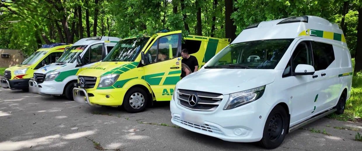 Луганські прикордонники отримали від благодійників спеціалізований медичний автомобіль класу С (відео)