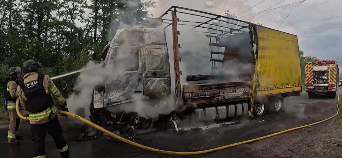 Вогнеборці показали, як гасили автівки та будівлі у Краматорському районі (відео)