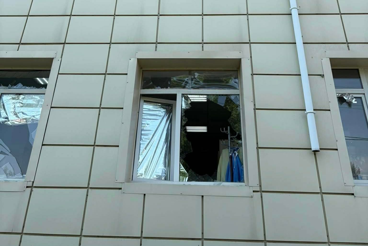 У Словʼянську зачиняють останнє пологове відділення на Донеччині: будівля зазнала пошкоджень внаслідок авіаудару