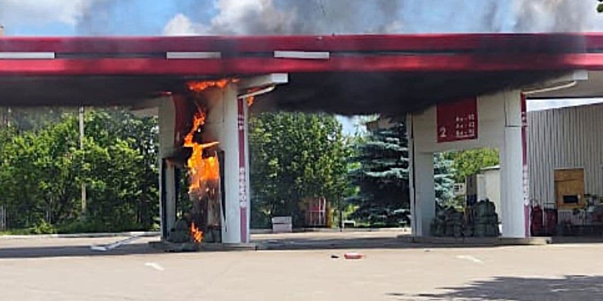 У Краматорську російський ударний дрон атакував АЗС: почалася пожежа (фото)