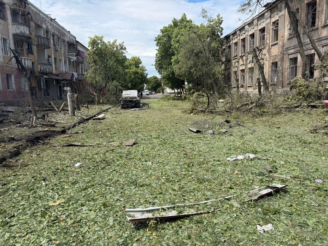 Родина приїхала у центральну частину міста в стоматологію: ідентифіковано жертв суботнього авіаудару по Словʼянську
