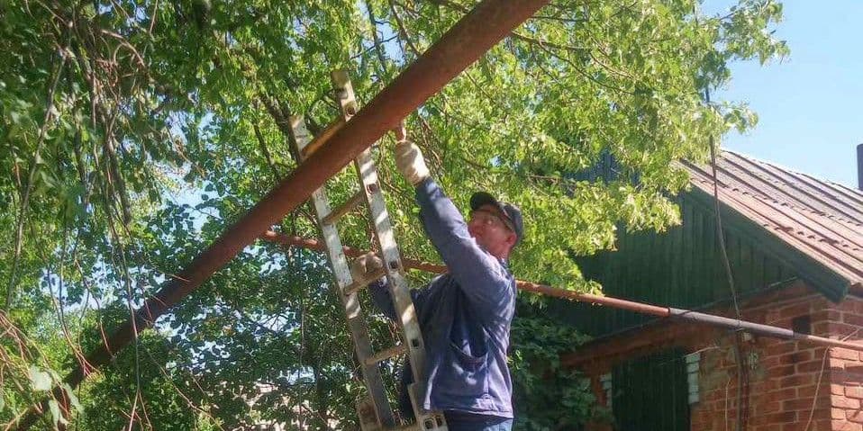 Працює газівник. Фото: Донецькоблгаз