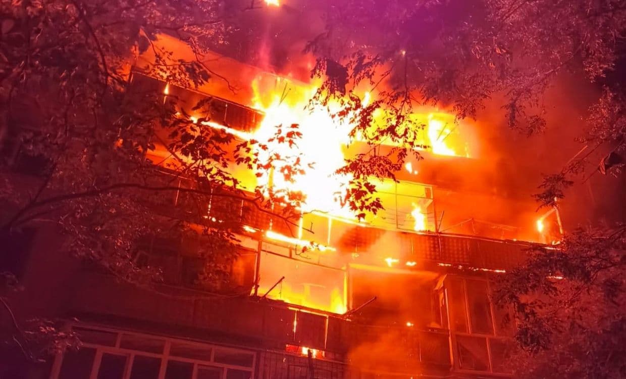 У Дружківці під час ліквідації пожежі після російської атаки врятували 2 жінок