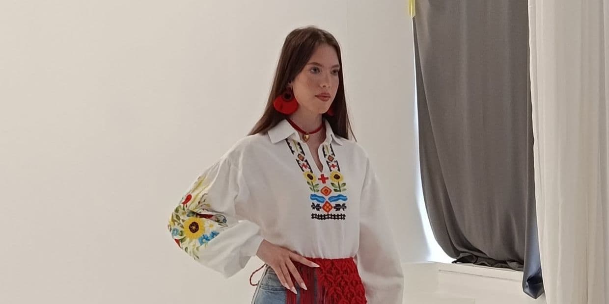 У Києві триває масштабна фотосесія у вишиванках Донеччини