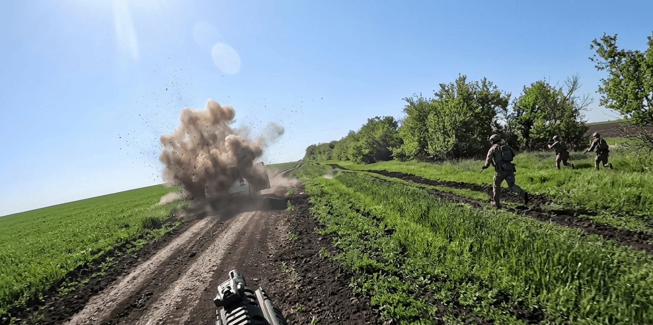 Удар по автівці патрульних. Фото: Патрульна поліція Краматорська та Слов'янська