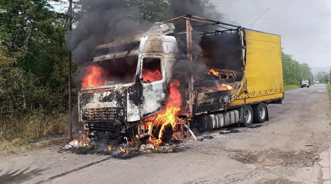 У Слов'янську ворожий безпілотник атакував вантажний автомобіль: є поранений