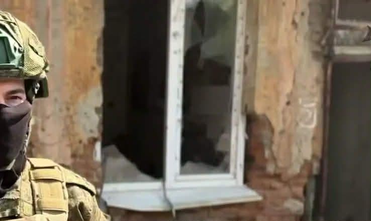 Діє цензура і немає укриттів: що відбувається в окупованому Маріуполі і за що люди критикують окупантів
