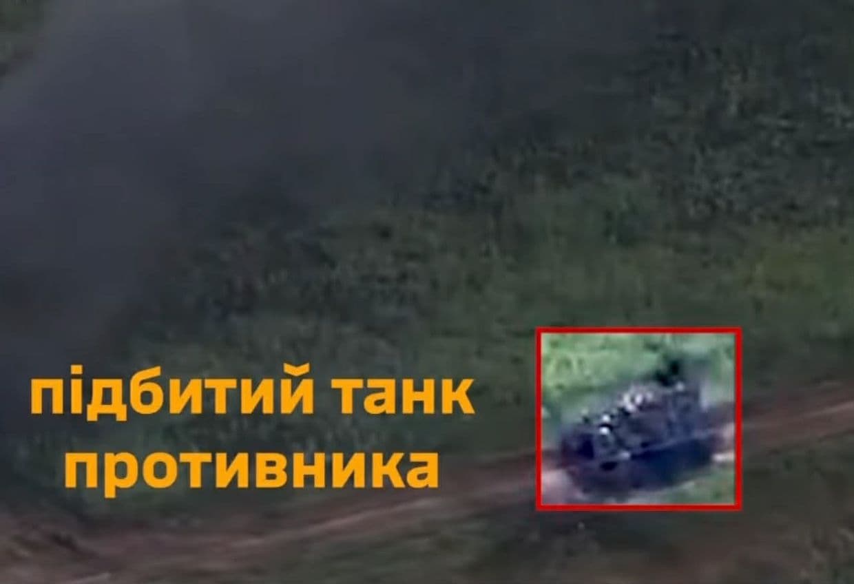 <em>На Словʼянському напрямку ДШВ знищили два ворожих танк і склад з БК росіян. Скрін з відео</em>