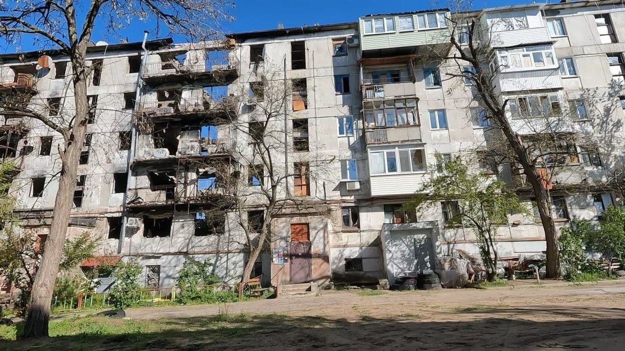 Пошкоджений будинок в окупованому Сіверськодонецьку. Фото з відкритих джерел
