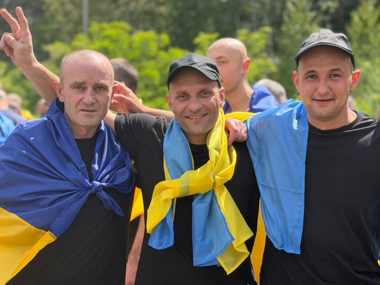 В Украину из российского плена вернулись 185 защитников и 1 гражданский (фото)