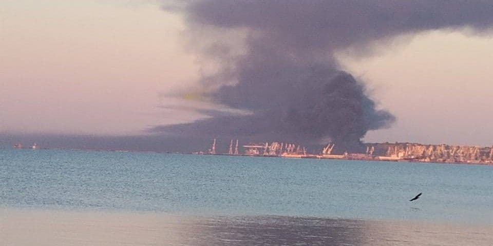 Нафтобази та порти у вогні: росію і ТОТ Донеччини масовано атакували дрони (фото, відео)