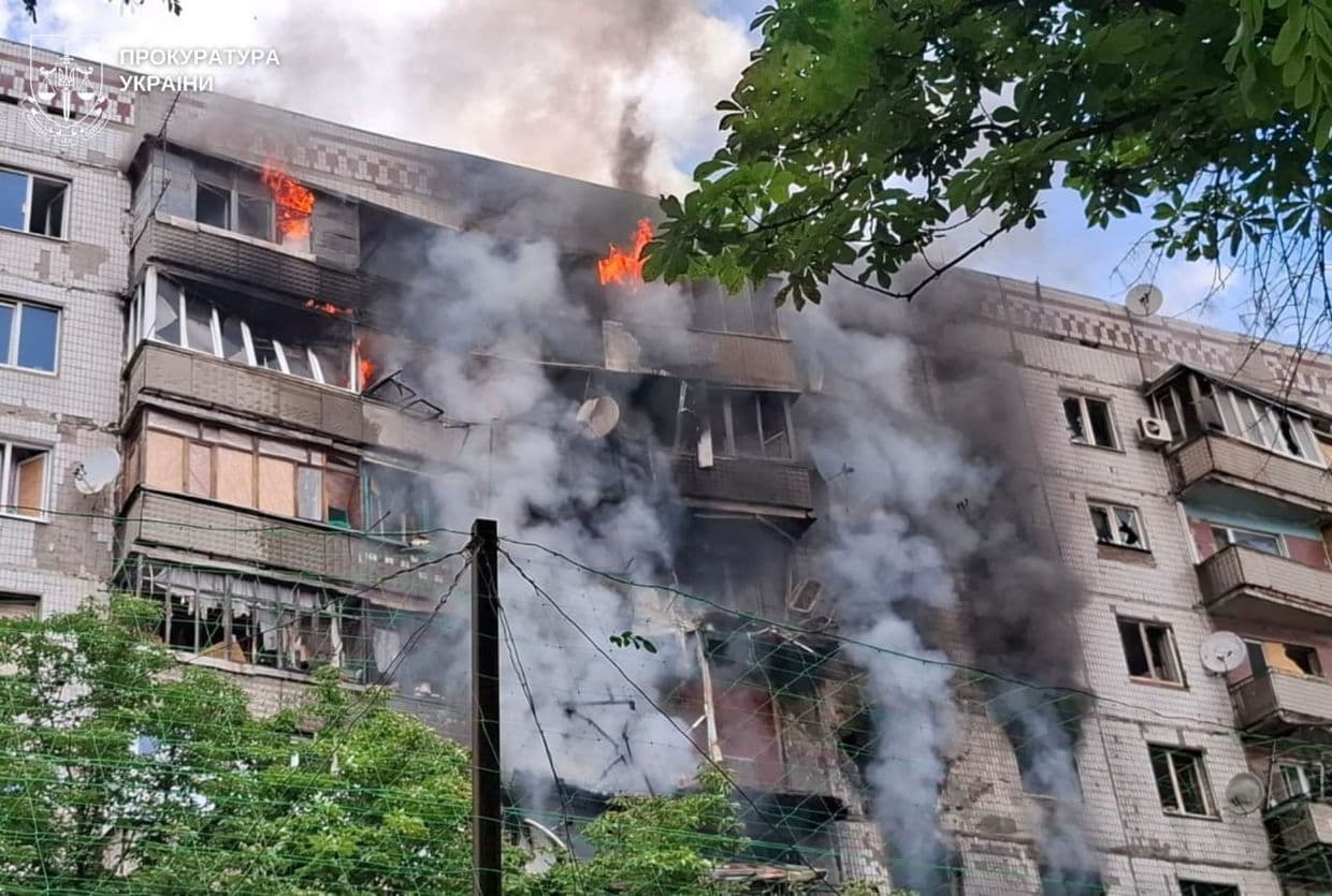Удар по багатоповерхівці у Краматорську: до 4 зросла кількість поранених