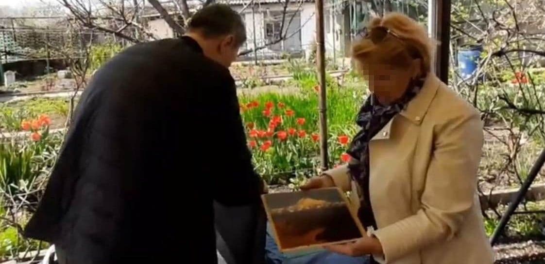 Ексдиректорка маріупольського музею передала загарбникам оригінали картин Айвазовського, Куїнджі й Калмикова вартістю 26,3 млн грн (фото)