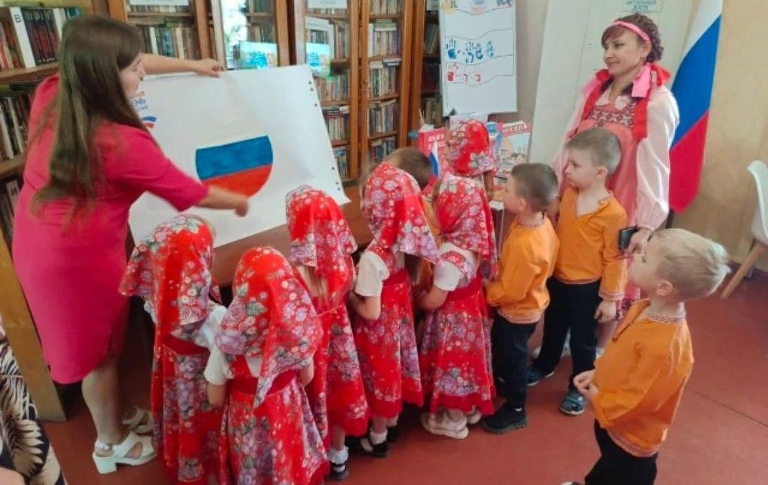 В окупованому Успенському на Луганщині бібліотеку перетворили на осередок російської пропаганди