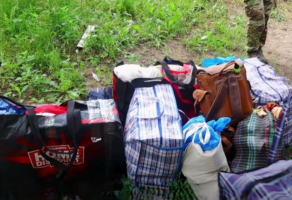 "Дах загорівся, я вискочив через вікно": з Дружківки поліціянти евакуювали ще 5 людей (відео)
