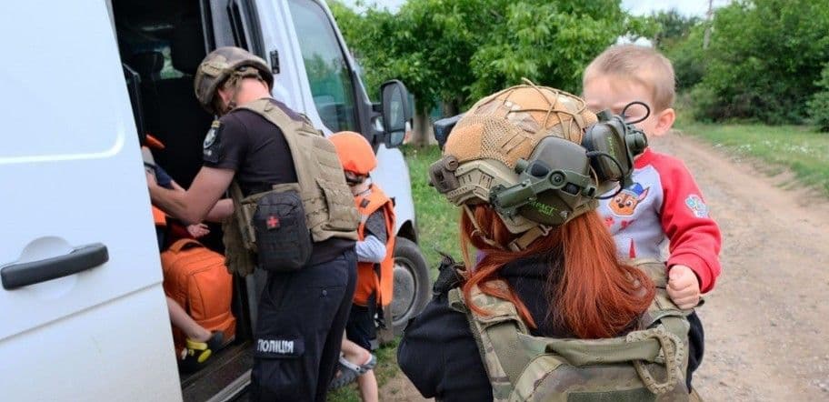 Евакуація дітей. Фото ілюстративне: НПУ