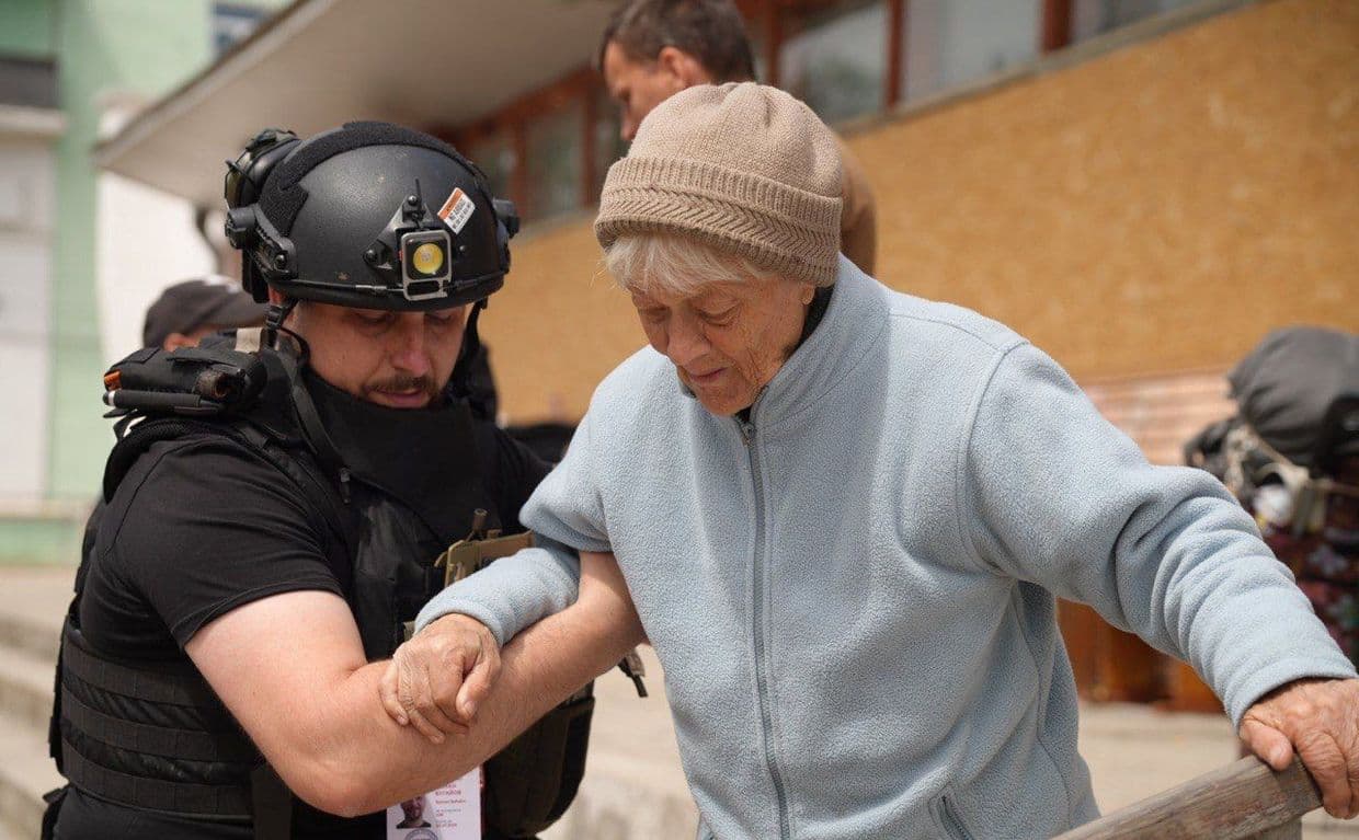 <em>"Люди залишаються до останнього, бо вважають, що їм нікуди їхати", — евакуаційник "Схід SOS" про ситуацію на Донеччині.</em> <em>Фото: БФ "Схід SOS"</em>