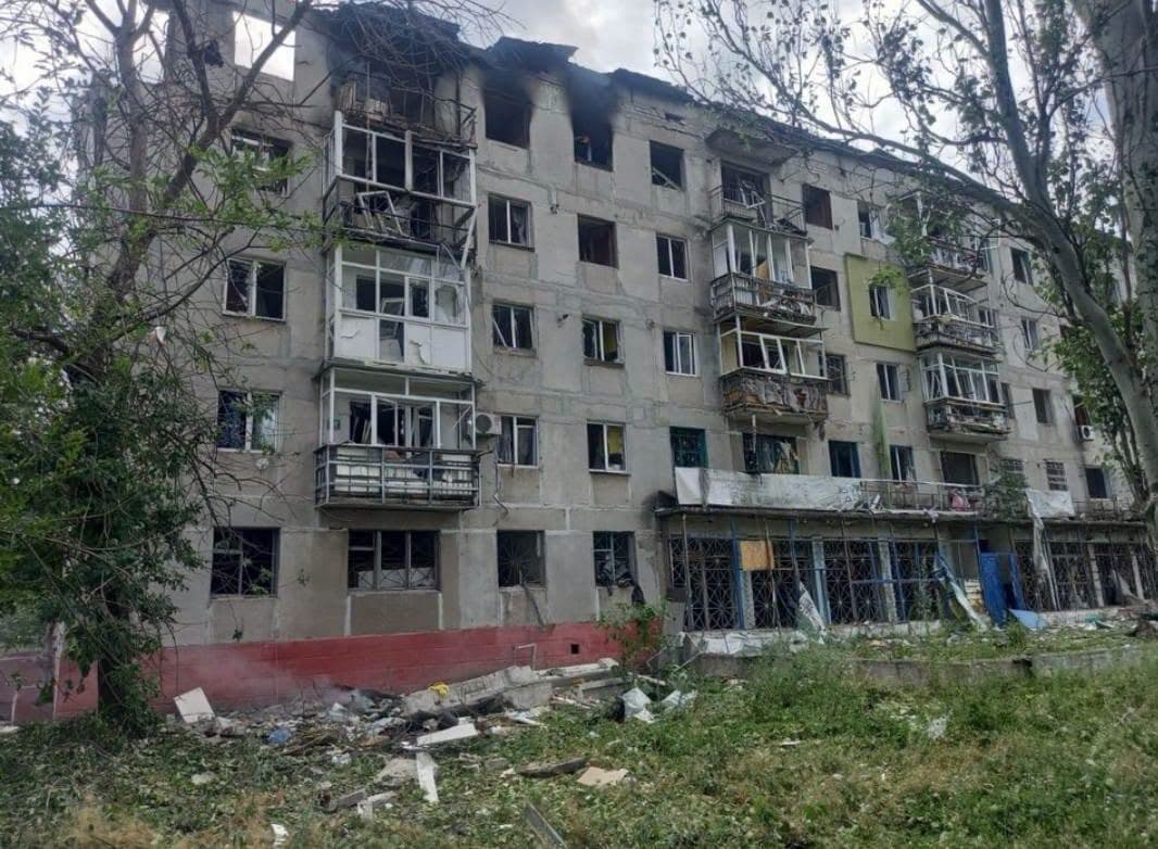 33 обстріли Донеччини: є загиблий та поранені, пошкоджені десятки будинків і підприємство (фото)