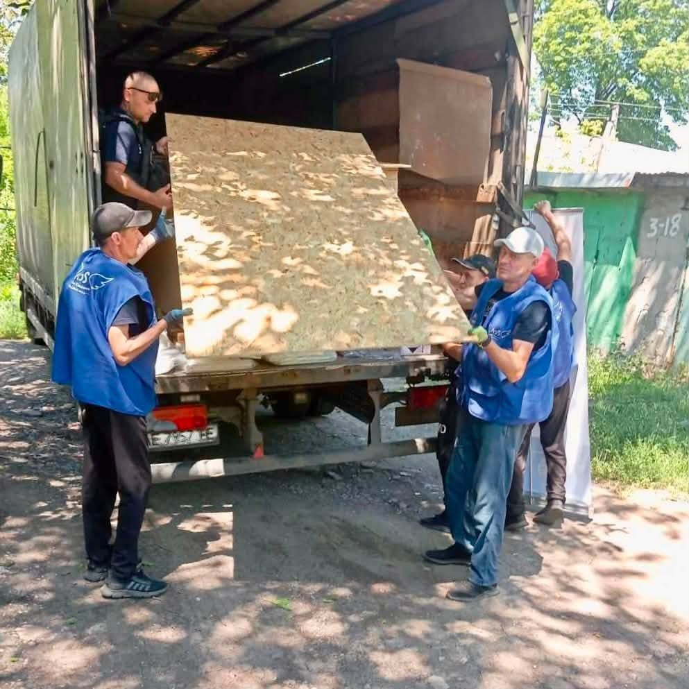 Постраждалим від російського бомбового удару по Краматорській громаді привезли допомогу (фото)