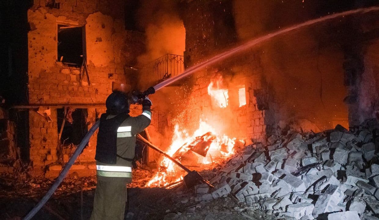 Ліквідація наслідків російського удару по Краматорську. Фото: ДСНС Донеччини
