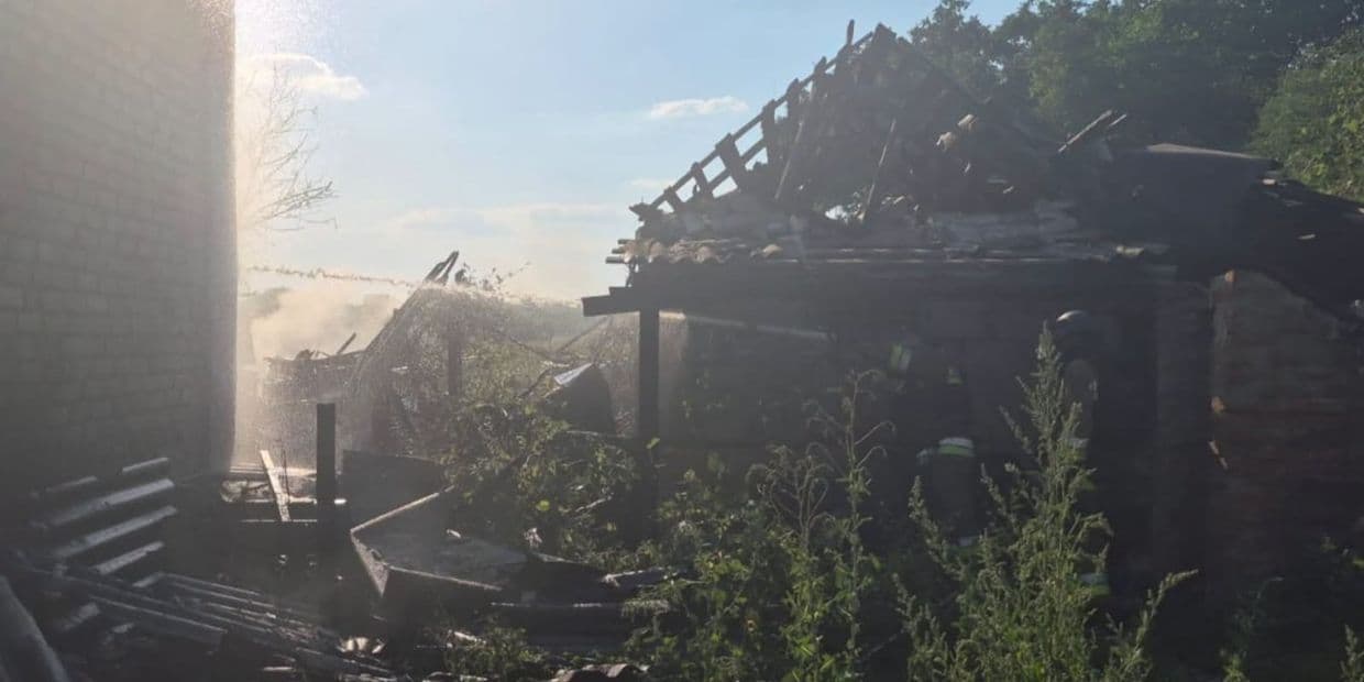 Наслідки російського удару по Олександрівці. Фото: ДСНС Донеччини