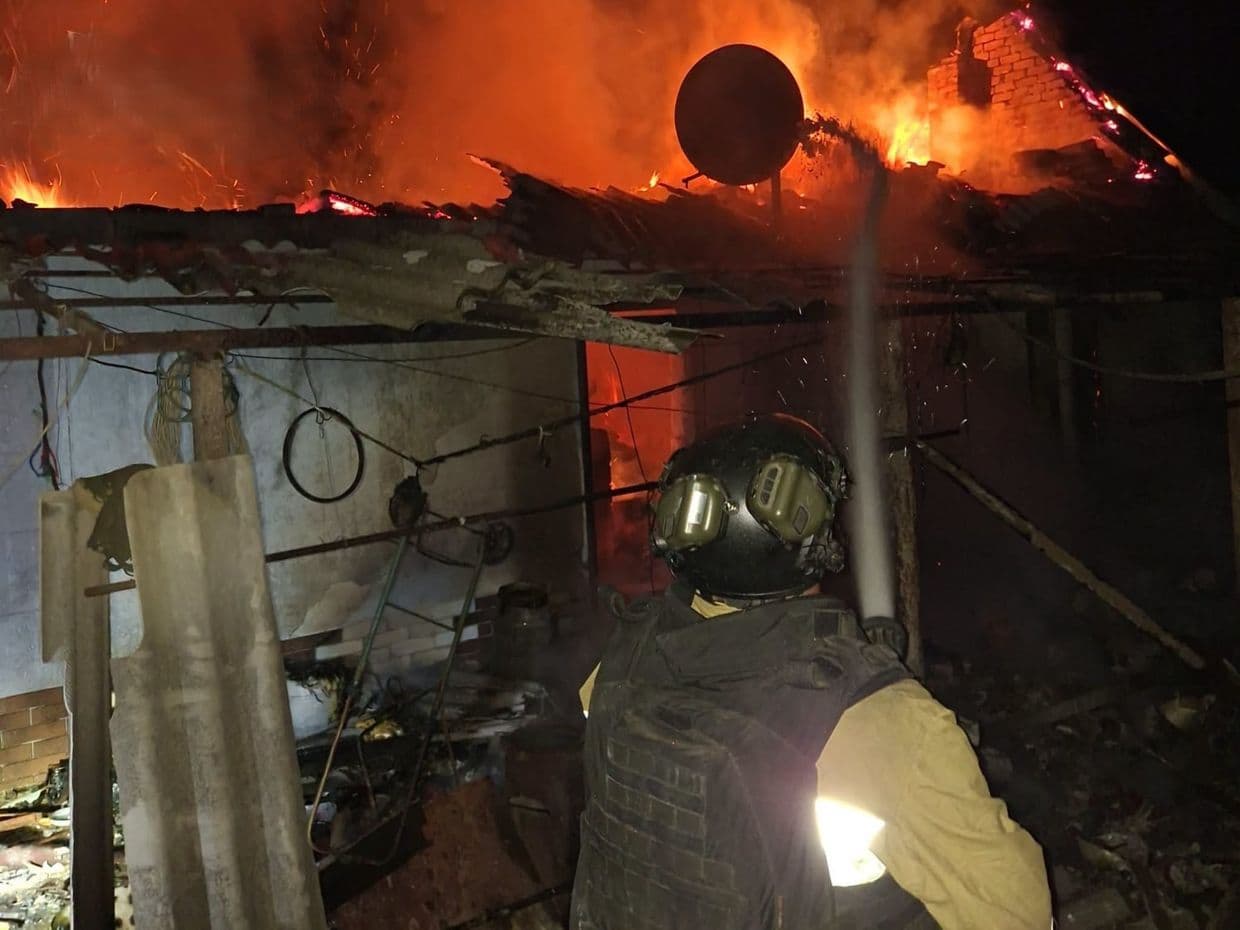 Гасіння пожежі у Новодонецькому 14 липня 2026 року. Фото: ДСНС Донеччини