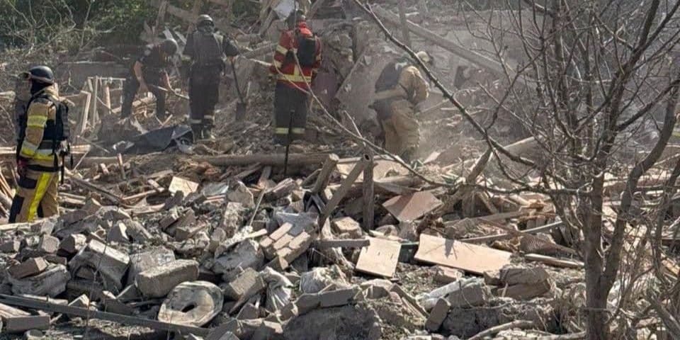 Унаслідок чергового удару по Краматорській громаді щонайменше 2 людини загинули та ще 3 були поранені