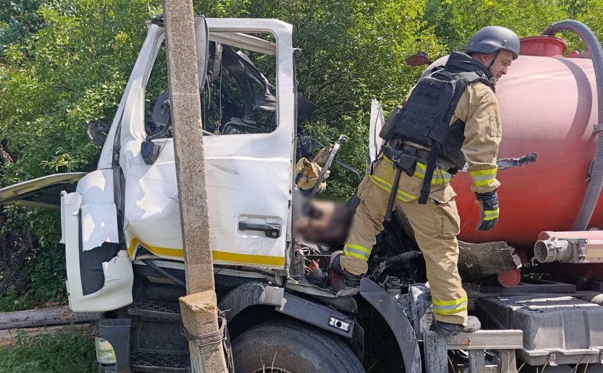 Наслідки російського дронового удару по вантажівці у Надії 16 липня 2026 року. Фото: ДСНС Донеччини