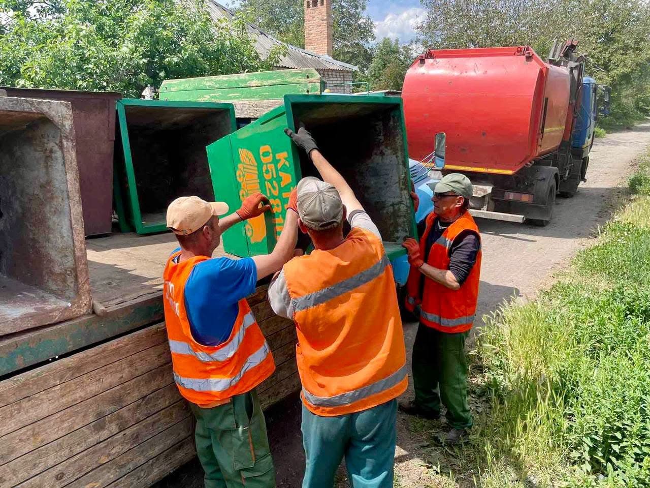 Ще на частині вулиць Краматорської громади зупиняють збір і вивезення сміття: деталі