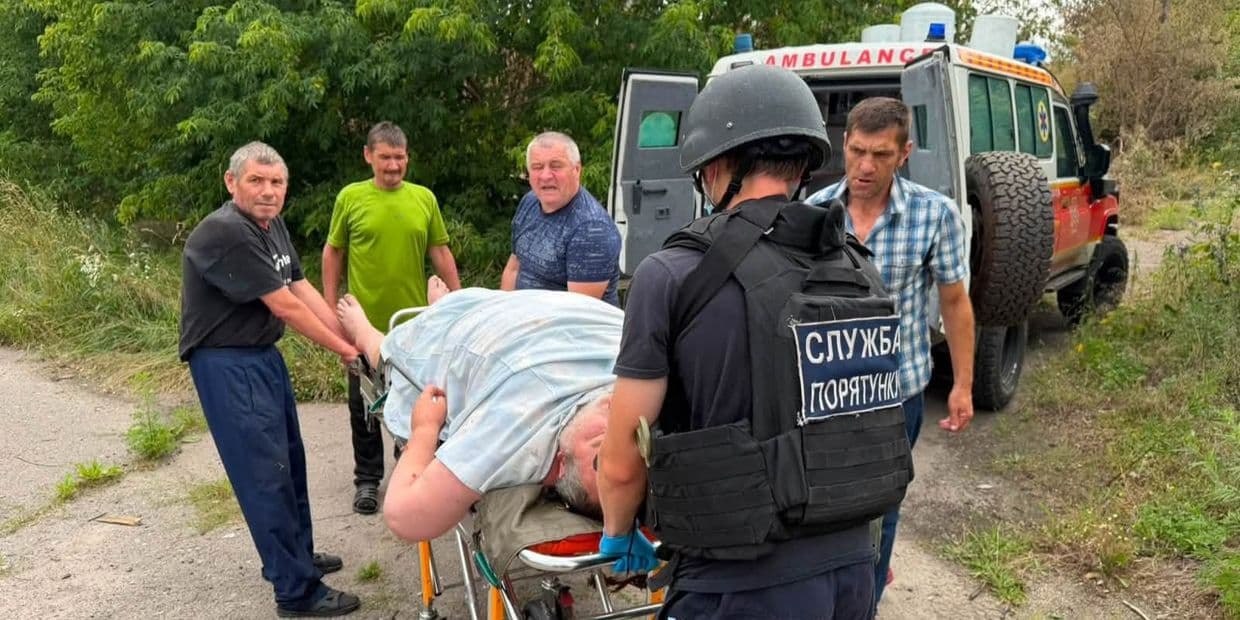 Подозрение на инсульт: в Святогорске спасатели помогли со срочной госпитализацией мужчины (фото)