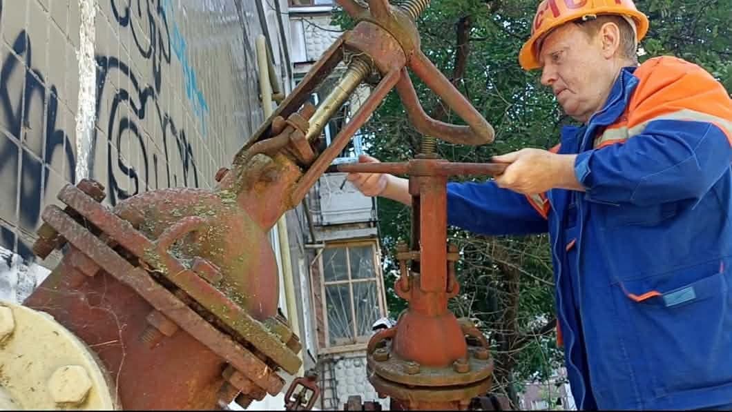 Працює газівник Донеччини. Фото: Донецькоблгаз