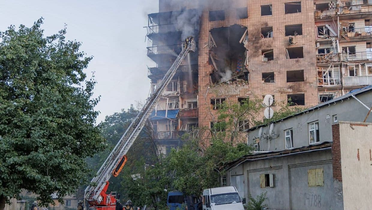 Російські війська завдали по Краматорську авіаудару: влучили по лікарні та житлових будинках