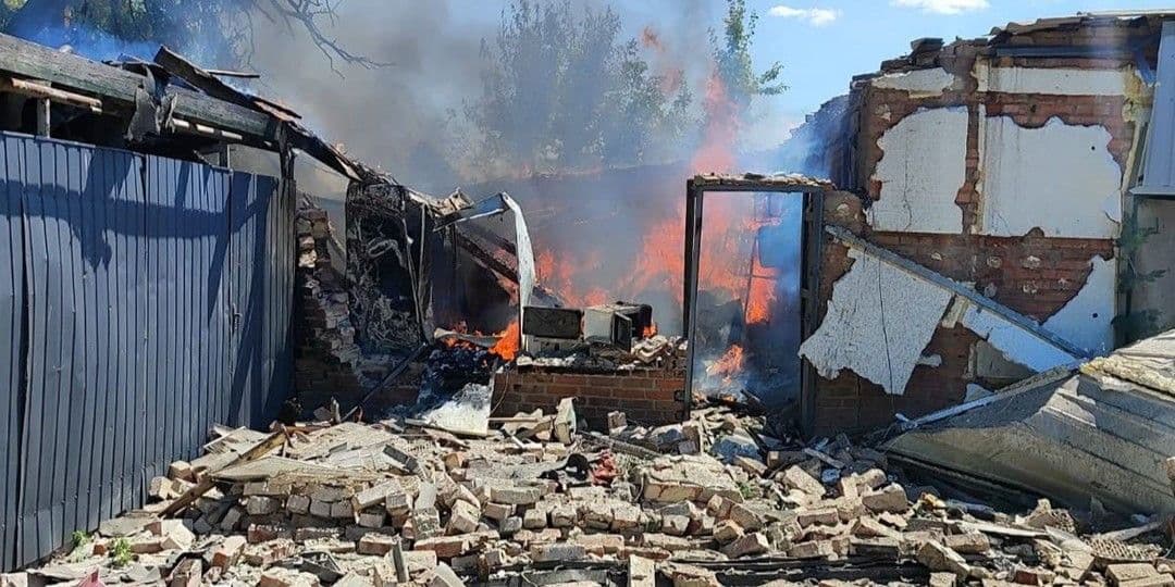 На Дружковку россияне сбросили 15 авиабомб, а Красноторку атаковали 3 FPV-дронами и РСЗО "Ураган" (Фото)