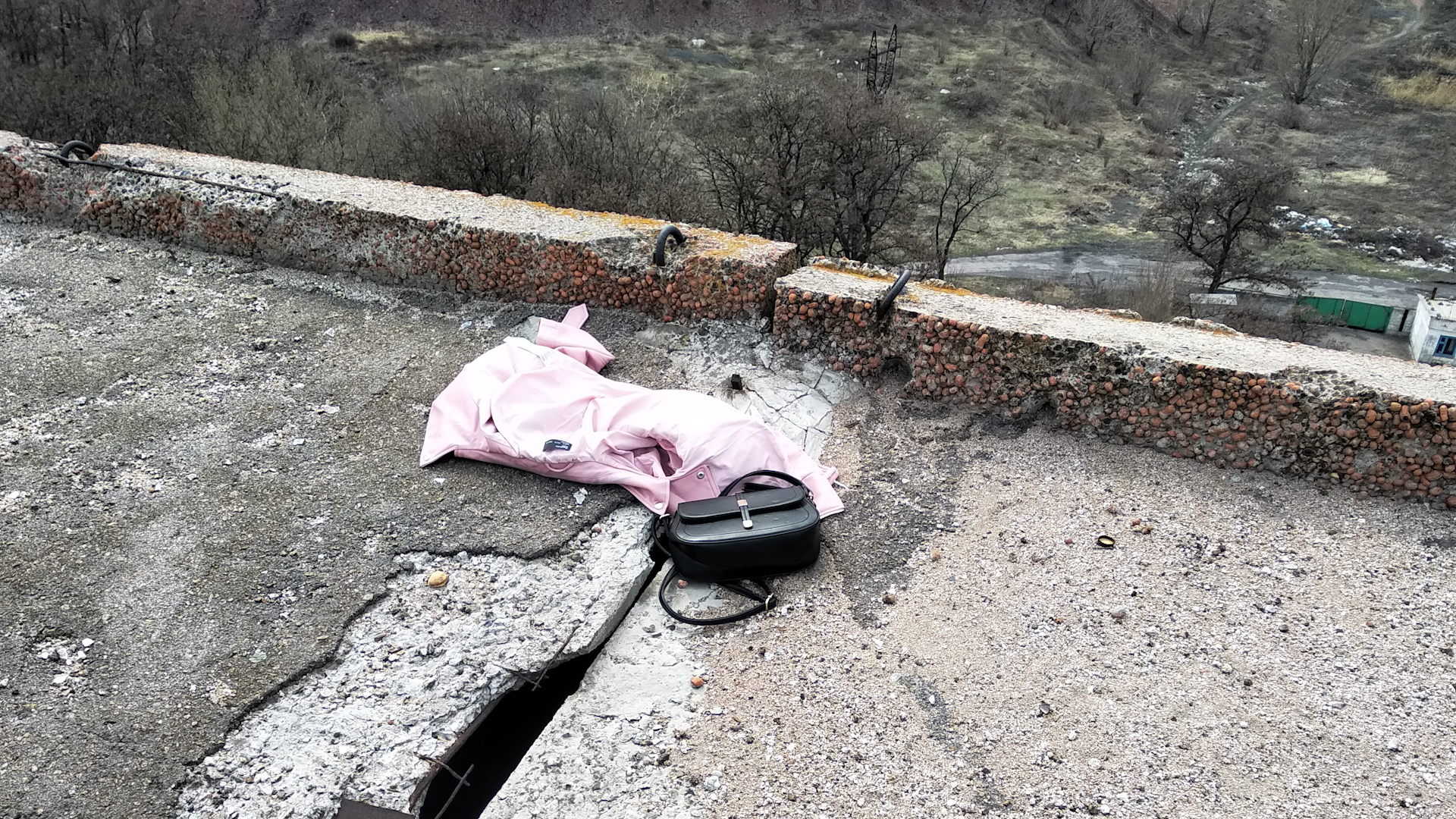 В Макеевке девушка спрыгнула с 10-этажа недостроенного дома
