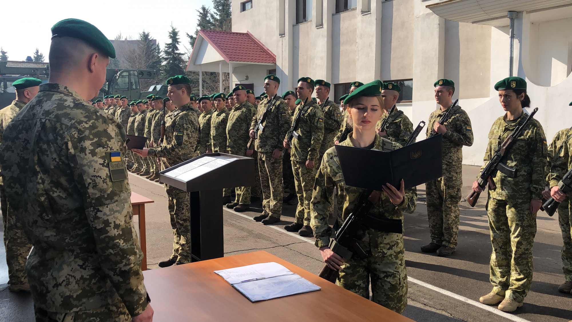 Лисичанский пограничный отряд принял новобранцев