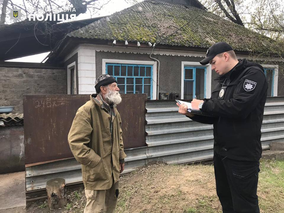 Повреждены дома, теплицы и пасека: Боевики «ЛНР» обстреляли Трехизбенку
