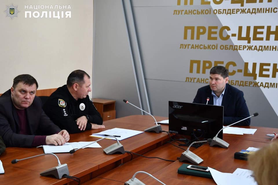 На Луганщине укрепляют границу и защиту на КПВВ, готовятся ко второму туру выборов