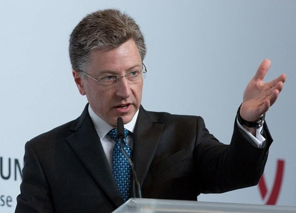 Волкер призвал правительство Украины поддерживать украинцев на неподконтрольной территории