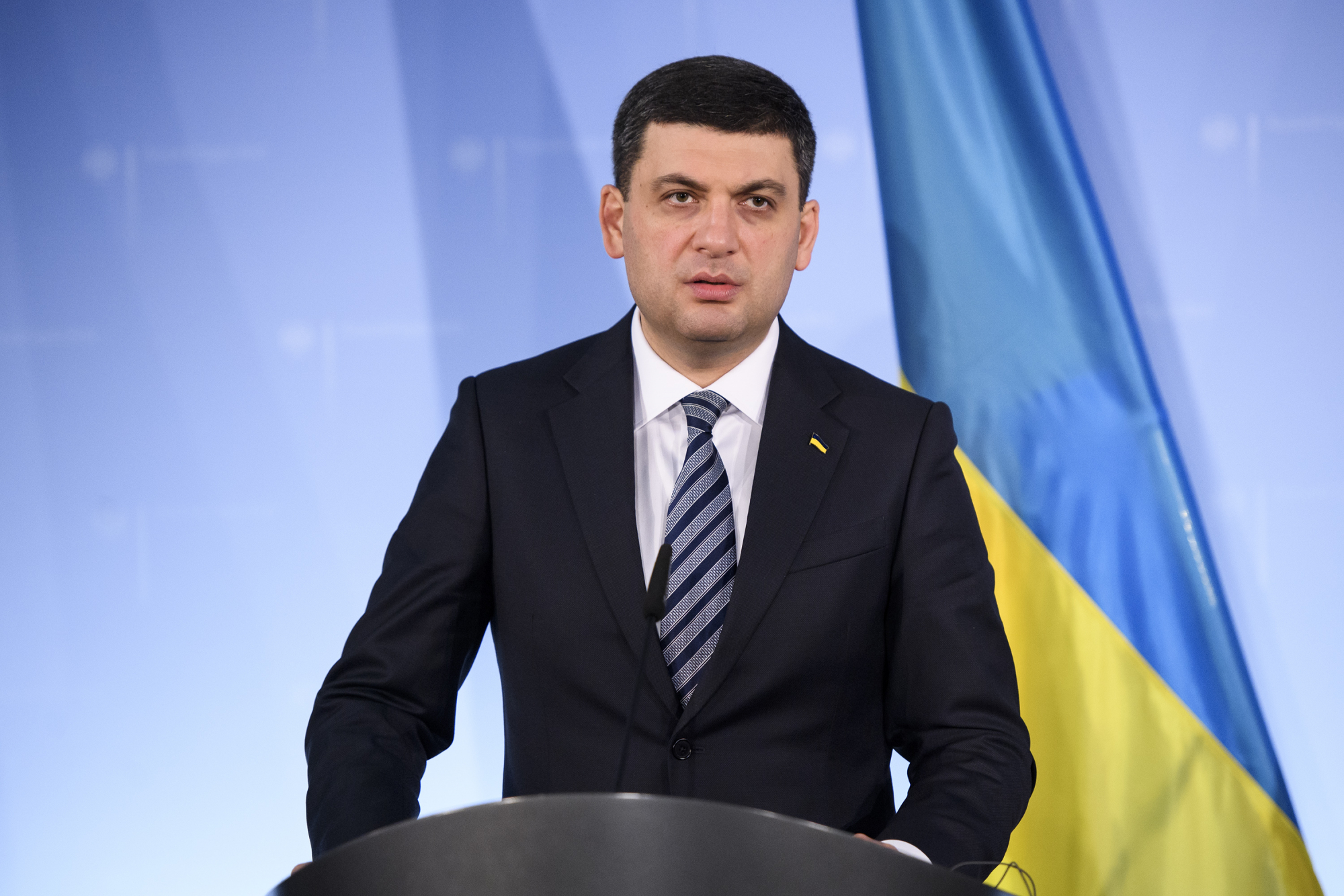 Кабмин примет решение не признавать законными российские паспорта, выданные на Донбассе