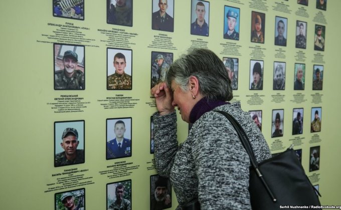 В Киеве прошел марш матерей и жен бойцов, погибших на Донбассе (фото)