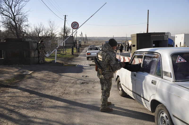 Ситуация в КПВВ: самое большое количество машин зафиксировано в “Марьинке”