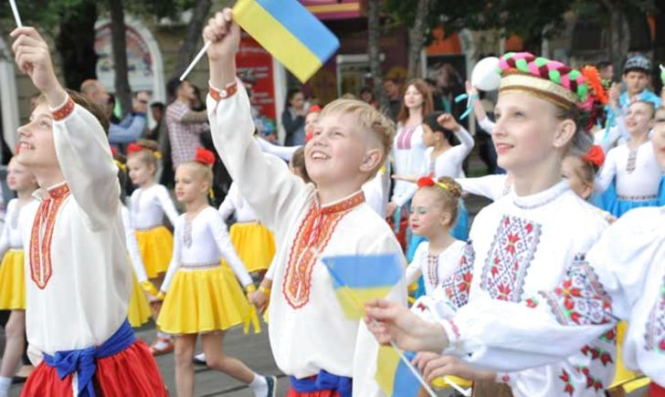 В Мариуполе частично перекроют проезд в День вышиванки (фото)